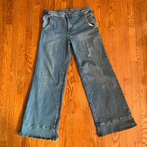 Free People wide leg jeans size 29 with cute back buckle!! EUC